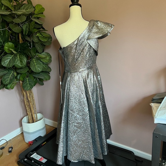 Mac Duggal Silver One Shoulder Bow Midi Dress Size 8 NWT - Picture 8 of 12